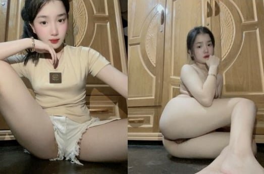 Sinh viên nữ e lệ khoe phần riêng tư